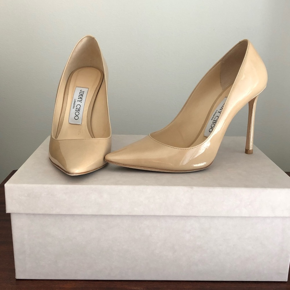 Jimmy Choo nude paten leather pointed toe pumps!